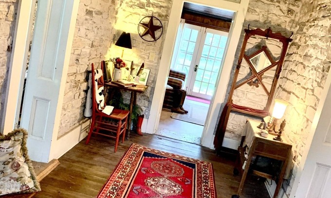 Hico Casa | The Historic Rock House