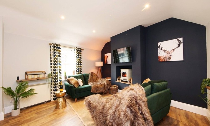 York Cabaña | The Holgate Snug - sleeps 4 guests in 2 bedrooms