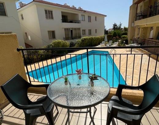 Peyia Town Apartamento | The Holiday Flat, gateway to desired experiences