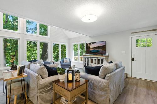 Townville Casa | The Holiday House w Dock