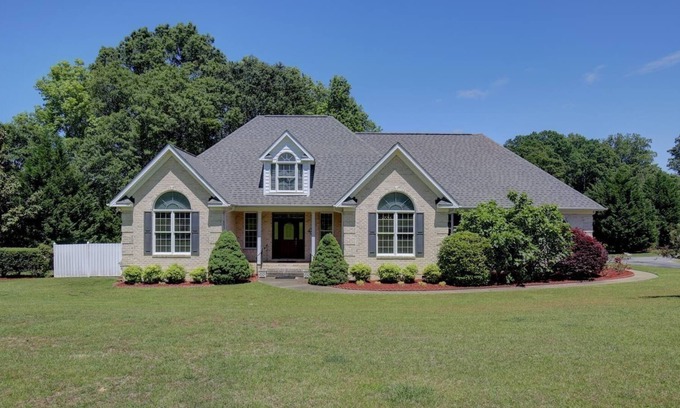 Fuquay-Varina Casa | The Holland Road Country Retreat