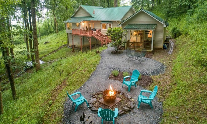 Sylva Casa | The Holliday House - Private, Mountain Home on a Creek.