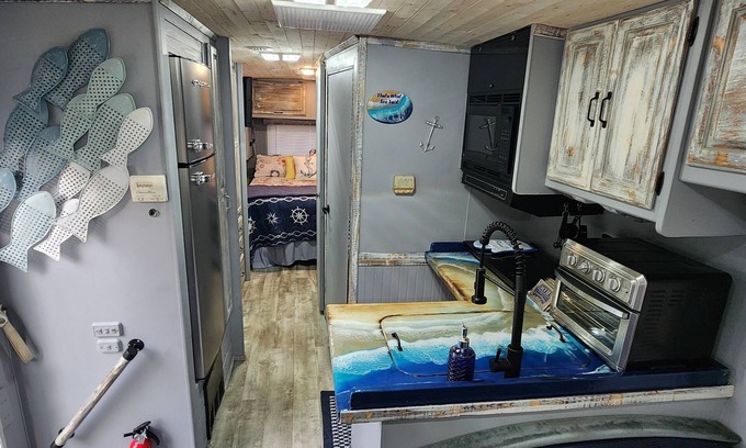 Perry Casa | The Holy Mackerel Family and pet friendly