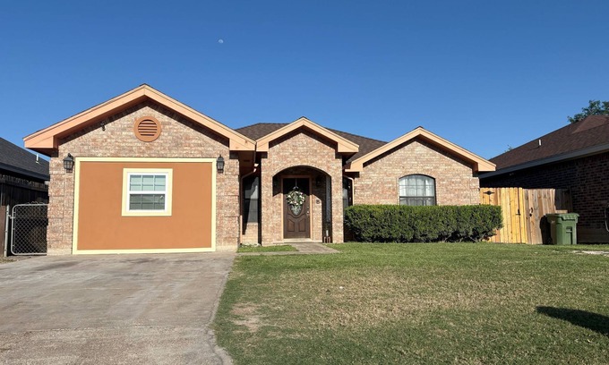 Cameron County Casa | THE HOME OF THE EXPLORERS ,close to SpaceX,Rio grande LNG ,Port Isabel,airport