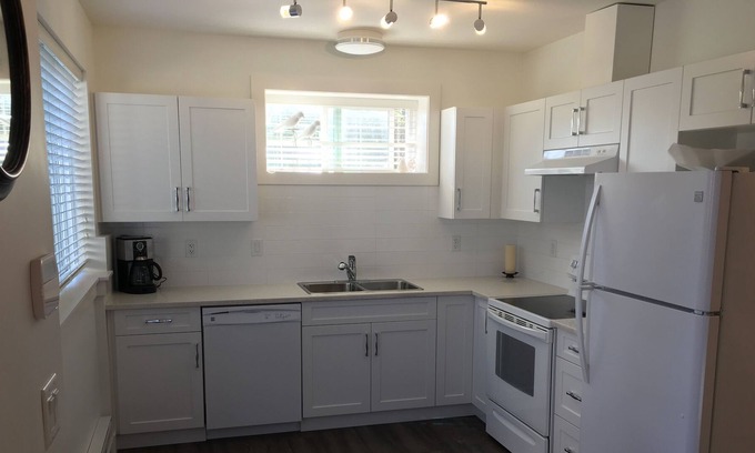 Aldergrove Apartamento | The home's sweet home in the meadows