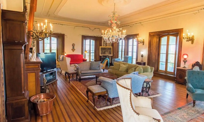 Gloucester Casa | The Homestead: Elegant Victorian & Maids Quarters