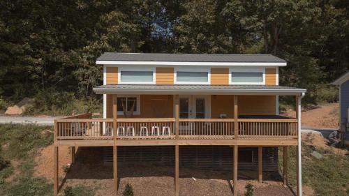 Lookout Valley Neighborhood Association Casa | The Honeycomb House