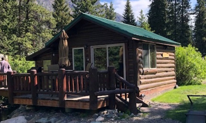 Cody Casa | The Honeymoon/Hideaway Cabin is in THE best spot in town! !