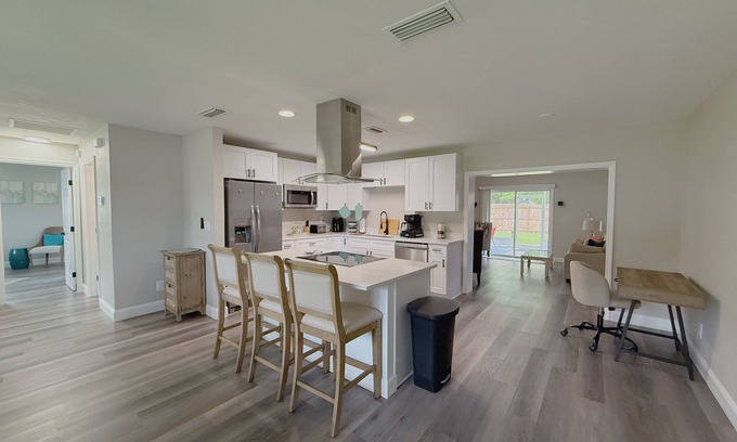 South Daytona Casa | The Honu Hideaway - 3-Bedroom modern home, sleeps 8, in sunny South Daytona