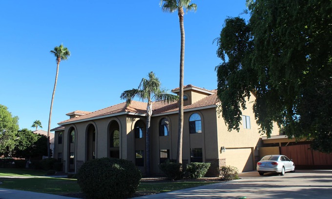 Estate Grove Valencia Est Casa | ¡El retiro de Hope Street! Una finca de lujo de 6,300 pies cuadrados