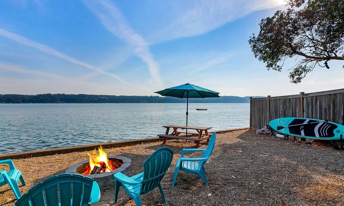 West Hills Casa | Glamorous Waterfront Home w/Private Beach, Hot Tub, Water Toys, on Hood Canal