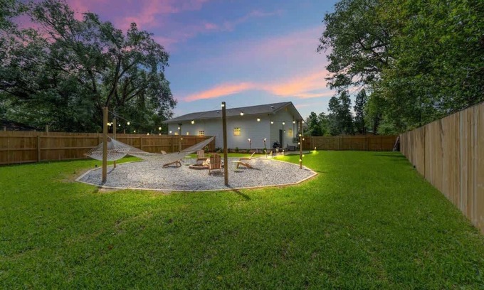 Northeast Pensacola Casa | The Hosta Hangout - A Luxury Central Haven!