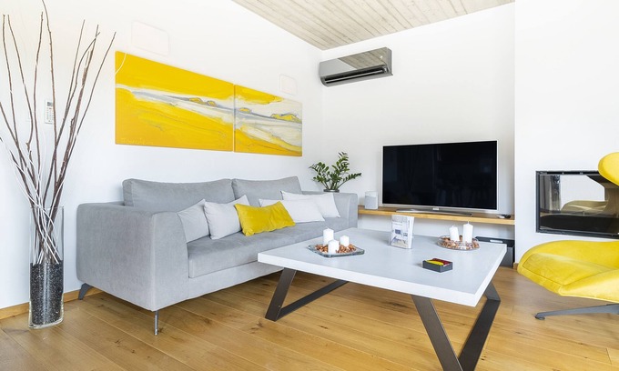 Gazi Apartamento | The HostMaster Persephone Yellow Opulence (2nd floor)