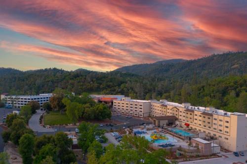 Tuolumne Complejo | The Hotel at Black Oak Casino Resort