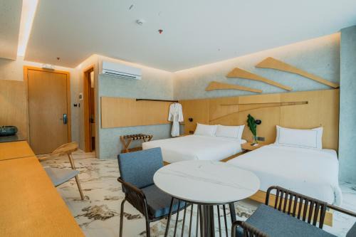San Vicente Complejo | The Hotel Elizabeth Resort and Villas - Long Beach San Vicente Palawan