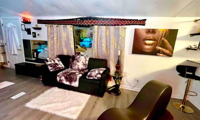 Northside Casa | The Hothouse-Couples Escape: Play-Relax-Reconnect