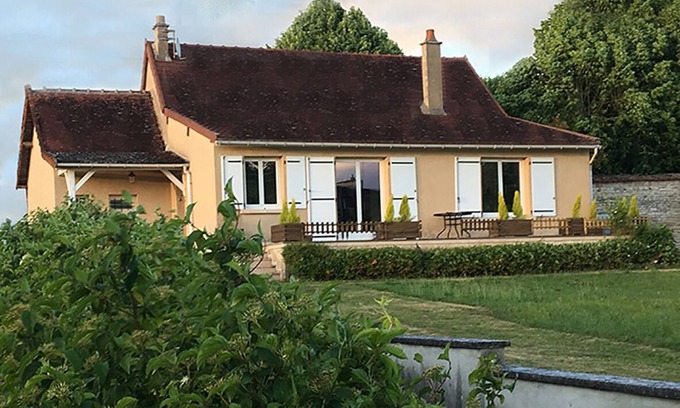 Ravieres Casa | La casa y su jardín en el canal de Borgoña.