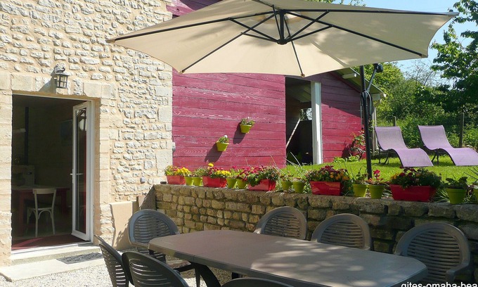 Mandeville-en-Bessin Casa | The house next door sleeps 10