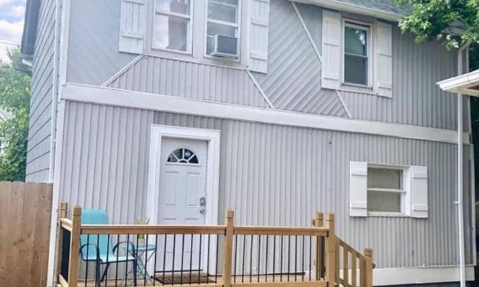 Detroit - Shoreway Casa | The House Hotels - W45th Backhouse - Ohio City