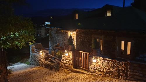 Karpenisi Chalet De Esquí | The House in the Cobbled Road