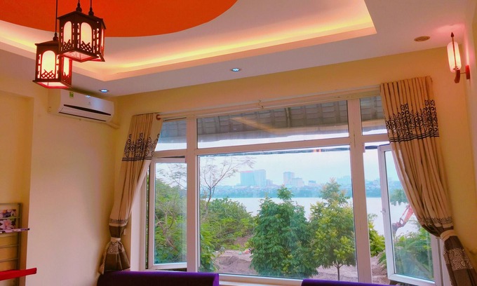 Long Bien Casa | La casa está junto al río, excelente vista, ya solo 1. 8 km del casco antiguo.