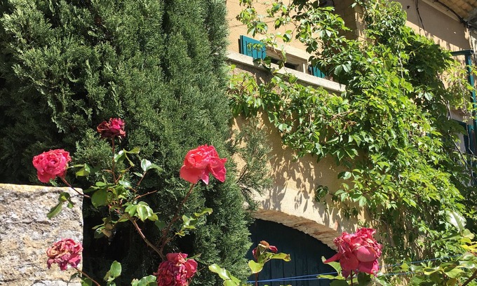 Salles-sous-Bois Casa | The House Near the Fountain - Indoor Spa