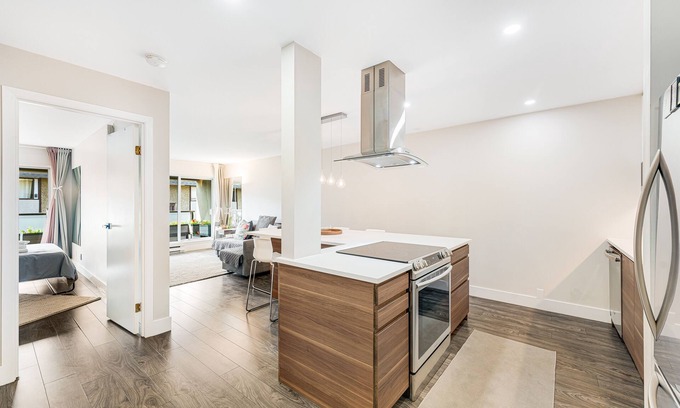 Lower Lonsdale Condominio | Minimalista moderno con impresionantes vistas