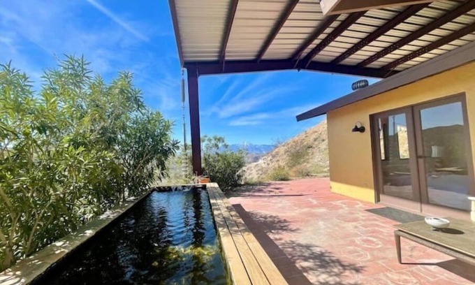 Morongo Valley Casa | The House on the Cliff - Pet Friendly Incredible Views of Joshua Tree