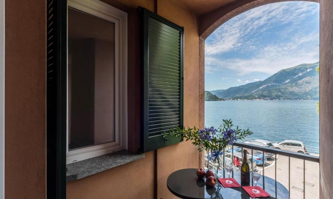 Fiumelatte Apartamento | The house with red sunsets