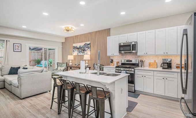 North Charleston Casa | The Hugo Hideout~Spacious 3br/2.5ba N. Chs home