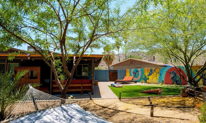 Citrus Plaza Casa | ~The Hummingbird House~ Sauna, Two King Beds, Mountain Views!