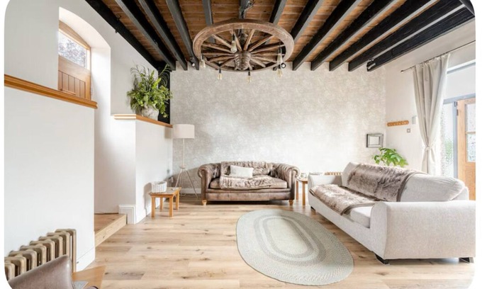 Cosford Otro | The Hurst Coach House and Stable