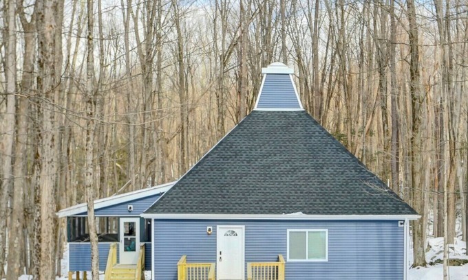 Lake Ariel Cabina | THE HUT HOUSE-3 BR/3 BATH, GAME ROOM, MASSAGE CHAIR IN BEAUTIFUL LAKE ARIEL