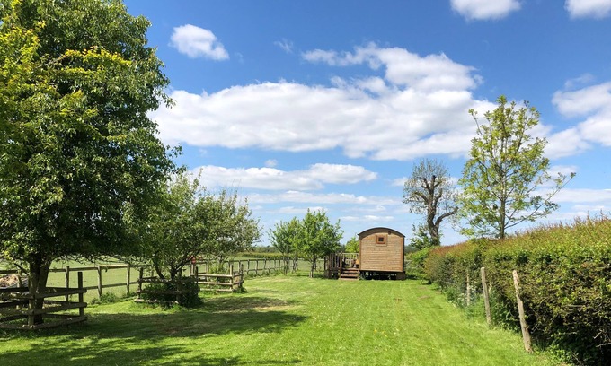 Shackerstone Cabaña | THE HUT, pet friendly, character holiday cottage in Market Bosworth
