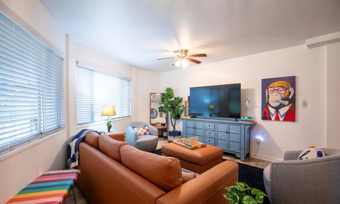 Oxford Casa | The Hutt, 2BR Chic Condo by Velvet Ditch Villas