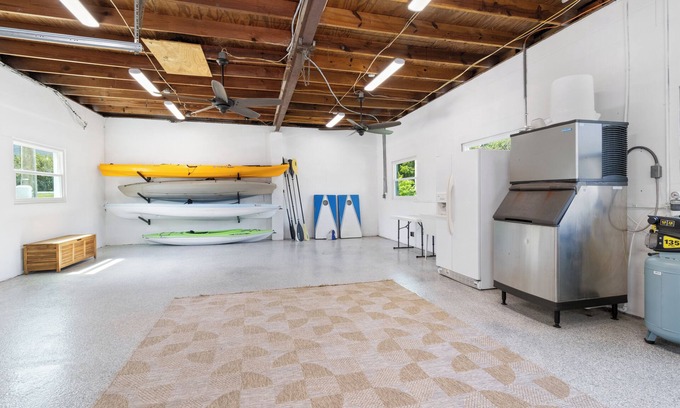 Crystal River Casa | The Hydeaway! Waterfront, Docks, Ice Machine, Kayaks, by King Springs