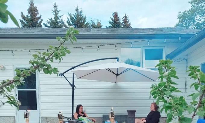 Gimli Casa | The ideal family retreat, 6 minute walk from the beach!