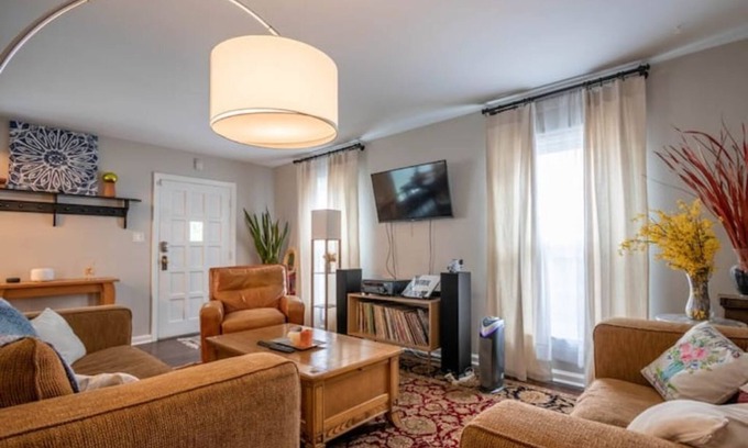 Indianapolis Casa | The Indianola House in South Broad Ripple