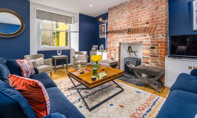 Berwick-upon-Tweed Cabaña | THE INDIGO HOUSE, pet friendly, with a garden in Berwick-Upon-Tweed