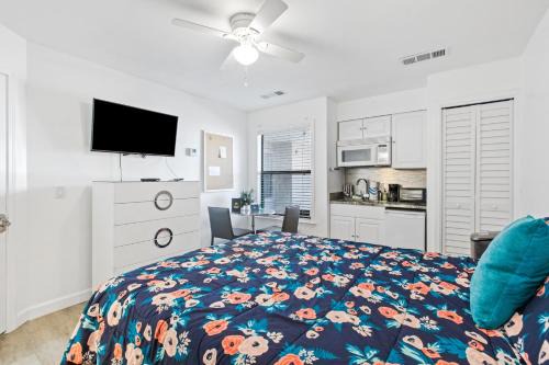 Gulf Lagoon Beach Hotel | The Inn at St. Thomas Square #1303A