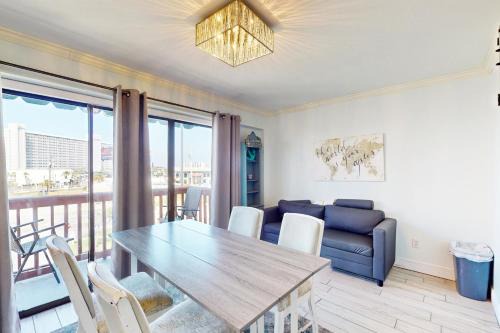 Gulf Lagoon Beach Hotel | The Inn at St Thomas Square 1304A
