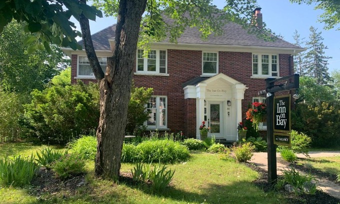 Gravenhurst Cama Y Desayuno | The Inn on Bay