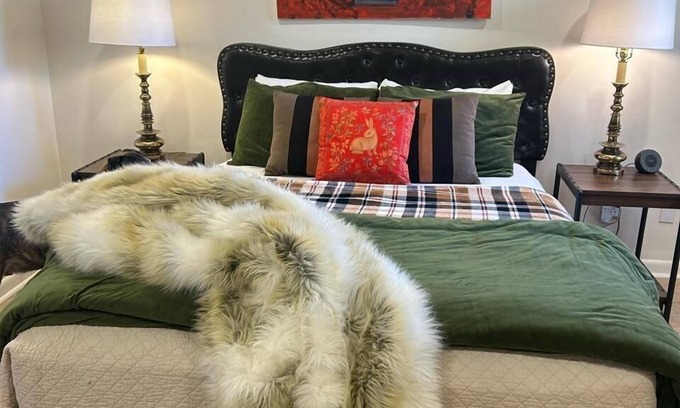 Oxford Casa | The Ira, 1 BR Queen Duplex by Velvet Ditch Villas