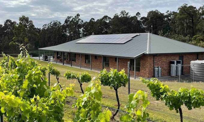 Lovedale Casa | The Ironstone Lodge vineyard 6Bed with ensuites large group retreat