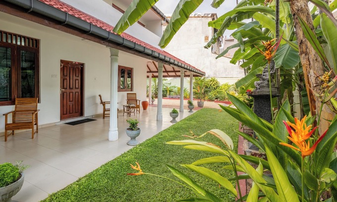Mount Lavinia Casa | The Islands Breeze Villa