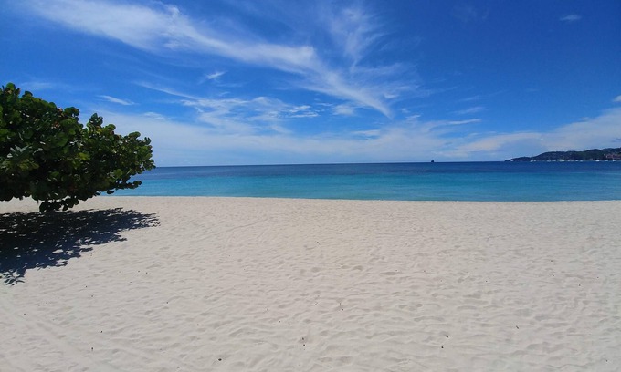 The Lime Apartamento | Contemporary island apartment - 5 min walk to the beach!