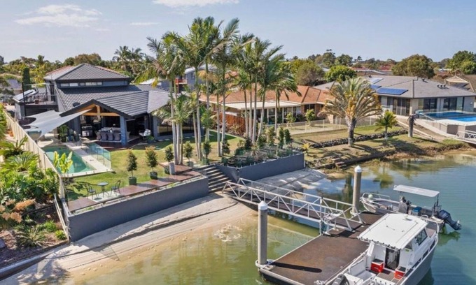 Yamba Casa | The Islander | Waterfront with Pool