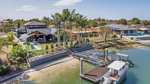 Yamba Casa | The Islander - Waterfront with Pool