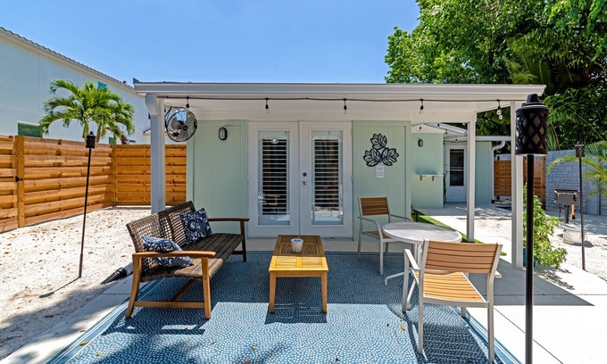 South Sarasota Casa | The Ivanhoe Hideaway