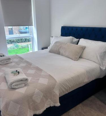 Harlow Apartamento | The Ivy Abode 2 bed Apartment